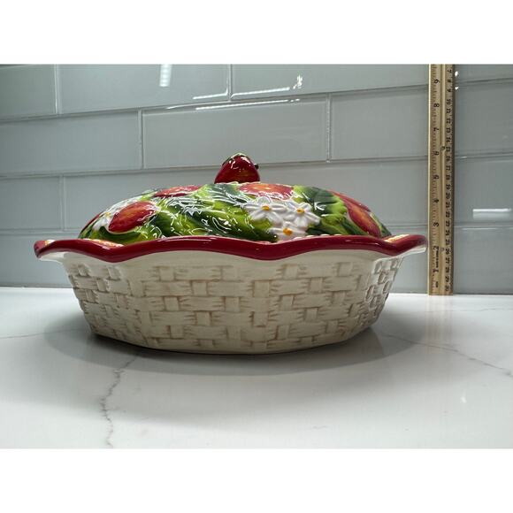 Temp-tations Figural Fruit Strawberry Basket Weave Covered Pie Casserole Dish - Picture 8 of 10